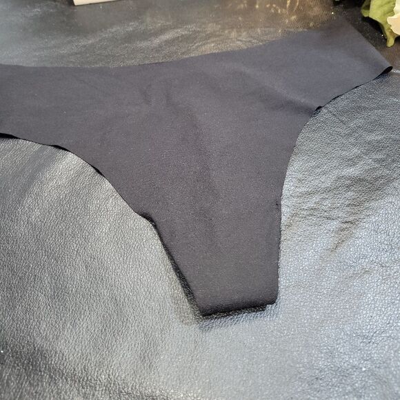 NWT Victoria Secret Seamless Thong - Picture 3 of 9